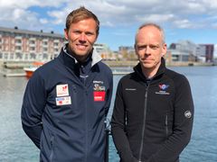 Arctic Race-ambassadør Thor Hushovd og sjeflege i Stiftelsen Norsk Luftambulanse Stephen Sollid ser frem til et godt samarbeid. Sollid er anestesilege og skal bemanne legebilen under rittet. Foto: Lars Helgerud/Stiftelsen Norsk Luftambulanse