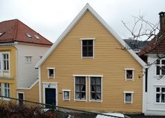 Stranges stiftelse - fasade sett mot sør. Foto: Vestland fylkeskommune