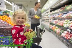 KIWI Pluss gir 7,5 prosent bonus på fersk frukt og grønt. Foto: KIWI.