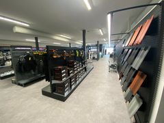 Butikken er på ca. 600 kvadratmeter og i tillegg er det et platelager på 1500 kvadratmeter.