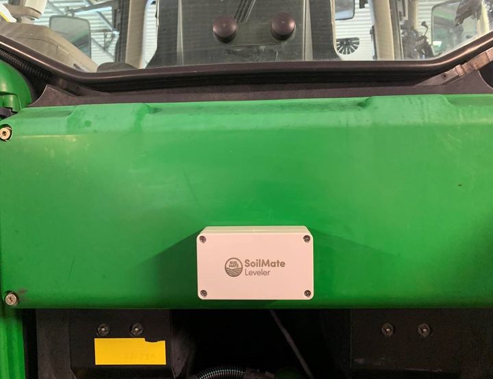 MONTERT: Sensorene fra SoilMate har svært enkel montering både på traktor og utstyr.