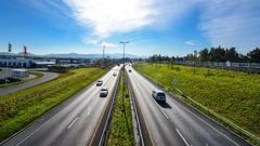 Aktuelle strekningar den nye vegstandarden er til dømes  E39 Ålesund–Molde, E134 Saggrenda–Gvammen, E39 Mandal–Ålgård, E18 Dørdal–Tvedestrand, E6 Roterud–Øyer, E6 Ulsberg–Melhus, E6 Kvithammar–Åsen og rv.4 Oslo–Mjøsbrua. Foto: Knut Opeide/Statens vegvesen