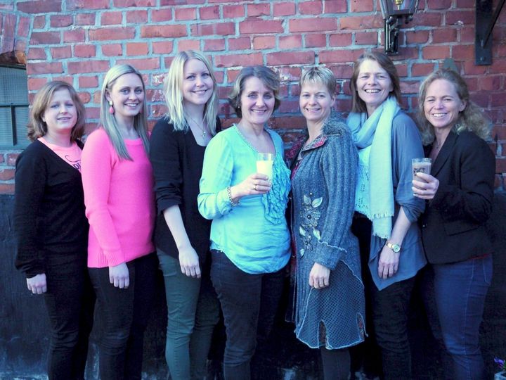 Melk.no feirer 10-årsdag Fra v: Elisabeth Høisæther, Ingvild Steen Nøding, Terese Glemminge Arnesen, Ida Berg Hauge, Marianne Antonsen, Kari Skarheim, Kjersti Selseth
