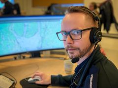 Jørgen Skogmo jobber som luftambulansekoordinator ved AMK-sentralen i Oslo og er ikke i tvil om at 113-appen kan være avgjørende i en akutt situasjon. Foto: Rolf Magnus W. Sæther