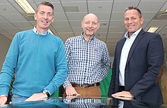 Henning Sundvoll og Roy Ellingsen i Bilglassgruppen er sparringspartnere for Per Henning Graff