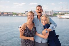 Sommerfest fra Telemark: Cathrine Fossum og Jan Fredrik Karslen skal lede årets sommershow fra Bø Sommarland. Linn Wiik er utegående reporter.