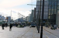 Samferdsel og mobilitet på Aker brygge i Oslo. Studentene får kunnskaper om innovasjon innen bærekraftig urban mobilitet i det nye masterstudiet. Foto: Olav-Johan Øye, OsloMet.