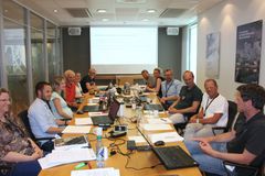 Fullt fokus: To dager etter kontraktsignering var det klart for første arbeidsmøte. Det ble avholdt i Sweco Norges lokaler i Oslo. Foran til høyre ses prosjektleder Håkon Lohne fra Nye Veier.