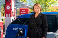 Generalsekretær Christina Bu i Elbilforeningen jubler over at elbil nå er blitt den norske folkebilen. (foto: Jamieson Pothecary).