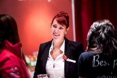 Nina von Gegerfelt Nielsen ser frem til å arrangere boligmesse i helgen. - Vi er i vinden som aldri før, og har lykkes godt med konseptet vårt. Boligmessen er en møteplass mellom publikum og tilbydere av boligrelaterte produkter og tjenester, og publikum setter pris på å snakke med eksperter ansikt til ansikt for å få tips og råd. Og på messen er det alltid ekstra gode messepriser! Foto: Bård Gundersen