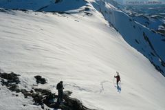 Det er muligheter for flere skiturer på Helgeland og det nye regionale snøskredvarslet for regionen vil hjelpe skifolket å ta gode beslutninger når de ferdes i fjellet. Arkivfoto: Lars@obskorps // Regobs