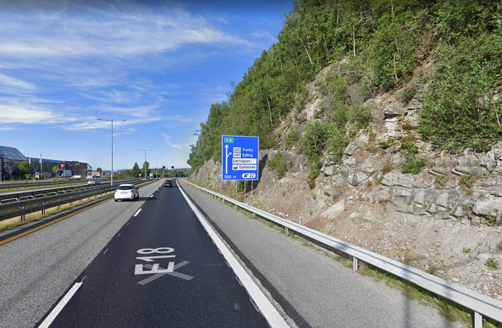 Det er denne fjellskjæringen som skal sikres. Foto: Statens vegvesen.