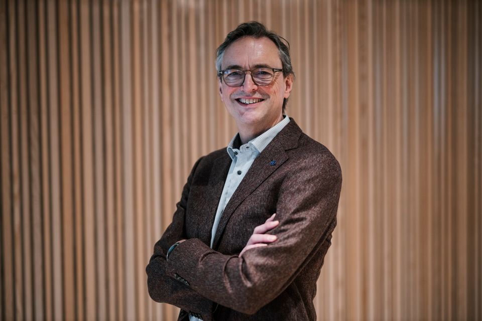 AKAD-Hjemmeside- Julius smilende Portretter-17.jpg