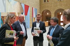 NAF har lagt frem et Veikart for personlig transport. Politikerne må velge virkemidler med omhu for å sikre renere, raskere hverdagsreiser for folk flest når klimakuttene skal tas i transportsektoren.