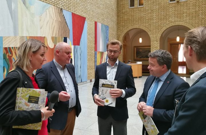 NAF har lagt frem et Veikart for personlig transport. Politikerne må velge virkemidler med omhu for å sikre renere, raskere hverdagsreiser for folk flest når klimakuttene skal tas i transportsektoren.