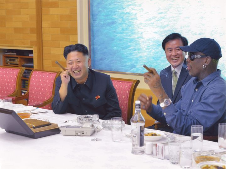 Kim Jong-un og Dennis Rodman i en scene fra serien.