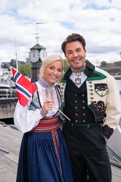 Vår Staude og Jan Thomas er programledere for "God 17.  mai Norge".