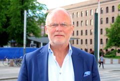 Bjørn Glenn Hansen ser etter ny medarbeider i Glass og Fasadeforeningen.