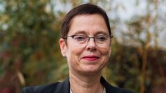 Ny undersøkelse blant nordmenn: Vi ser også at det er de unge, folk med lavere utdanning og kvinner som i mindre grad deltar i debatten, sier Mari Velsand, direktør i Medietilsynet.