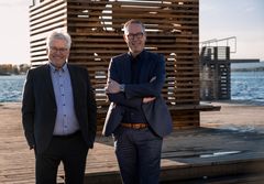 Billedtekst: (fra venstre) Terje Eidesmo, administrerende direktør i Investor og Norman Willemsen, CEO, Kebony.
