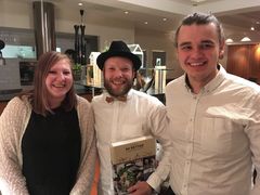 Scandic Maritim vinnerlag - f.v. Vanja Nilsen, lagleder Tore Stalsberg, Olve Akselsen