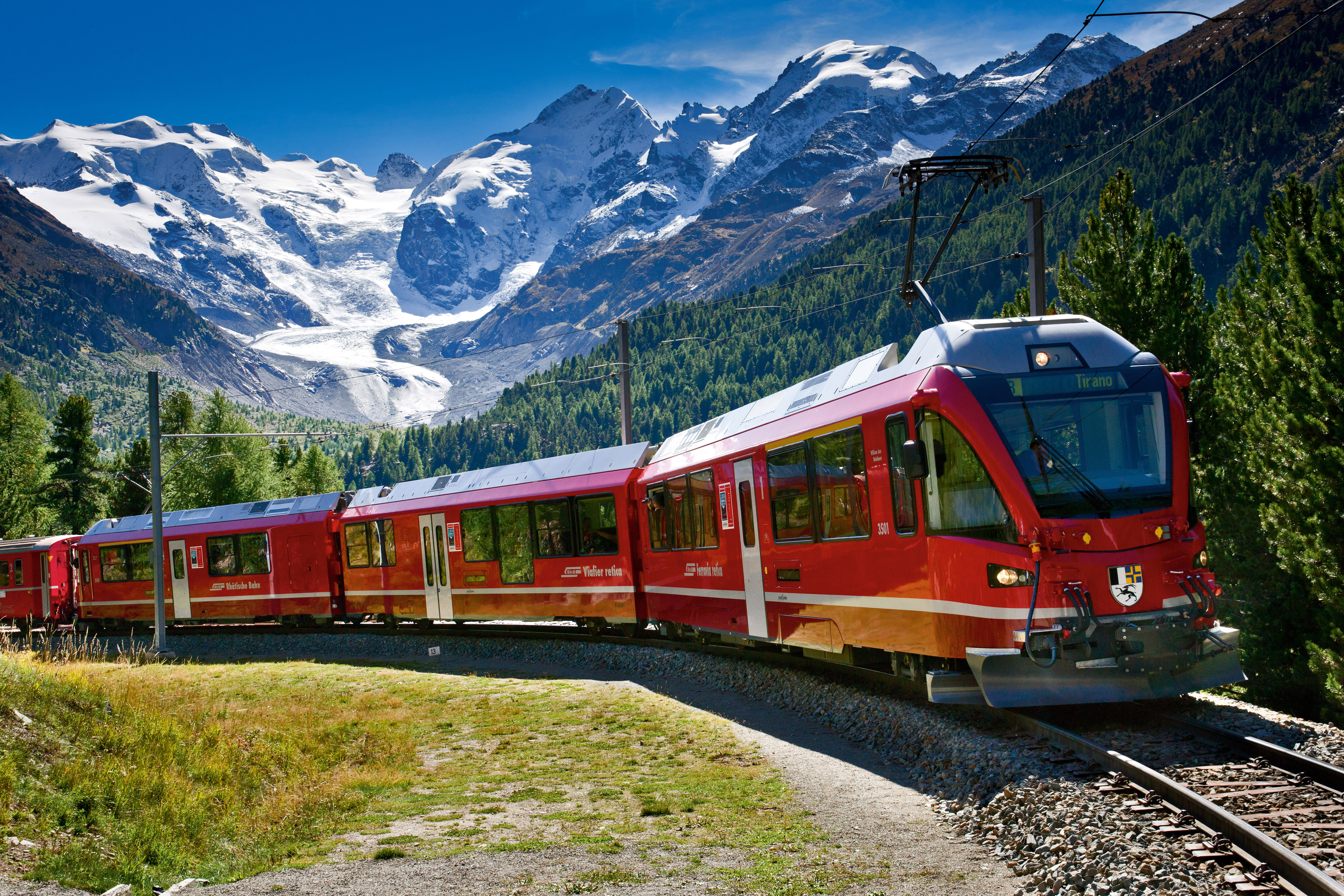 Туры на жд поездах. Швейцария — Италия, "Бернина-экспресс". Панорамный поезд Bernina Express. Поезд Тирано Швейцария. Панорамный поезд в Швейцарии Бернина.