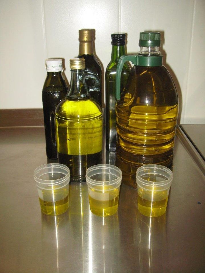 De utvalgte olivenoljene ble analysert både kjemisk og av et smakspanel. Foto: Mattilsynet.