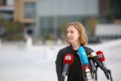 Næringsminister Iselin Nybø (V) vil forlenge kompensasjonsordningen for næringslivet med fire måneder. Bildet er tatt ved operaen, september 2020.