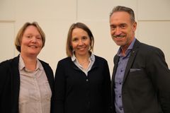 KS og Legeforeningen har kommet til enighet om kommunelegeavtalen. F.v Anne Tøndevold, KS, Aadel Heilemann, Legeforeningen og Tor Arne Gangsø, KS.