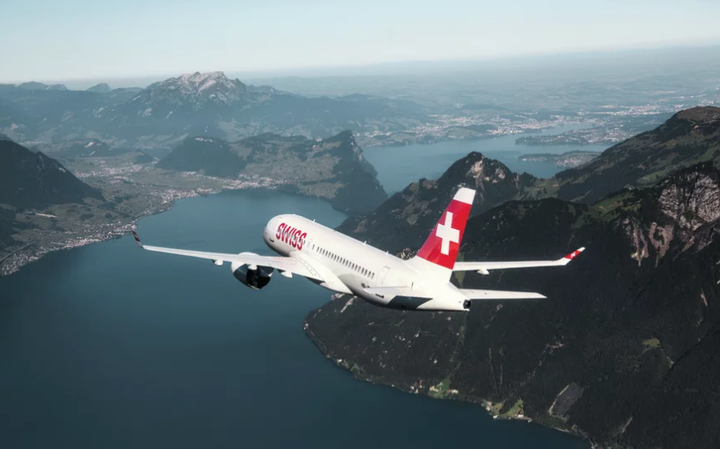 På Bergen lufthavn Flesland var det passasjerrekord i juni med 596 527 passasjerer. Dette er over 6000 passasjerer mer enn forrige «all-time-high» som var i juni 2014.