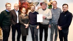 Fra venstre: Eivind Haalien, Produktgruppesjef lokalmat, NorgesGruppen
Morten Karlsen, Innkjøpsdirektør, NHO Reiseliv Innkjøpsgruppen
Judit Dahl, Kategorisjef Lokalmat, Servicegrossistene
Trond Morten Helgesen, Kategorisjef Lokalmat, REMA 1000
Gunnar M. Syversen, Sortimentssjef Lokal-regional mat, Coop Norge Handel
Tom Roterud, KSL-sjef, Matmerk
Stian Nordhaug, Daglig leder, Spesialgrossisten. Foto: Matmerk