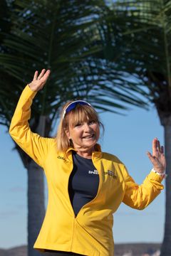 JAZZ-FITNESS UTØVEREN                 Kirsti Nordbyhaug Engh, 73 år fra Hvaler, er en blid og musikkglad dame som liker å holde seg i form. Foto: Kristoffer Steffensen Lenes/ TV 2