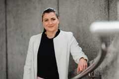 Elisabet Haugsbø blir tidenes yngste president i Tekna, når hun i dag tar over stafettpinnen fra Lars Olav Grøvik.