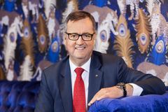 – Gjester skal på en enkel måte kunne sjekke inn på hotellet. Løsningen skal ikke erstatte våre resepsjonister, men er en ekstra service for våre gjester, sier konserndirektør for Thon Hotels, Morten Thorvaldsen.