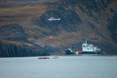 Store ressurser ble satt inn under den omfattende oljevernberedskapsøvelsen i Isfjorden på Svalbard. Foto: Espen Reite