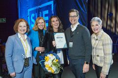 IKEA vant SHE Index 2022, her sammen med Astrid Skaugseth i SHE og Christin Bøsterud i EY