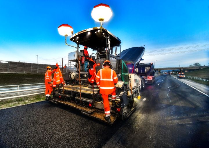 Snart starter årets asfaltsesong, og over 700 000 tonn asfalt skal legges på riksvegene. Foto: Knut Opeide, Statens vegvesen.