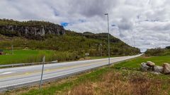 I Nye Veiers forslag til linjevalg for ny E39 fra Lyngdal vest til kommunegrensen Kvinesdal/Flekkefjord foreslår selskapet gjenbruk av 5300 meter med eksisterende europavei. Slik som ved Tjomsland. Foto: Sweco