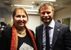 Styreleder Gunn Marit Helgesen og statsråd Bent Høie åpner den nasjonale konferansen om fremtiden helse- og omsorgstjenester 11. januar. Foto: Ida Slettevoll / KS