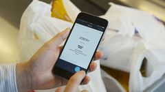 Som første norske dagligvareaktør tilbyr REMA 1000 sine kunder å betale med mobiltelefonen i butikk. På nyåret skal tjenesten være tilgjengelig i over tusen REMA 1000-, Narvesen- og 7-Eleven-butikker.
