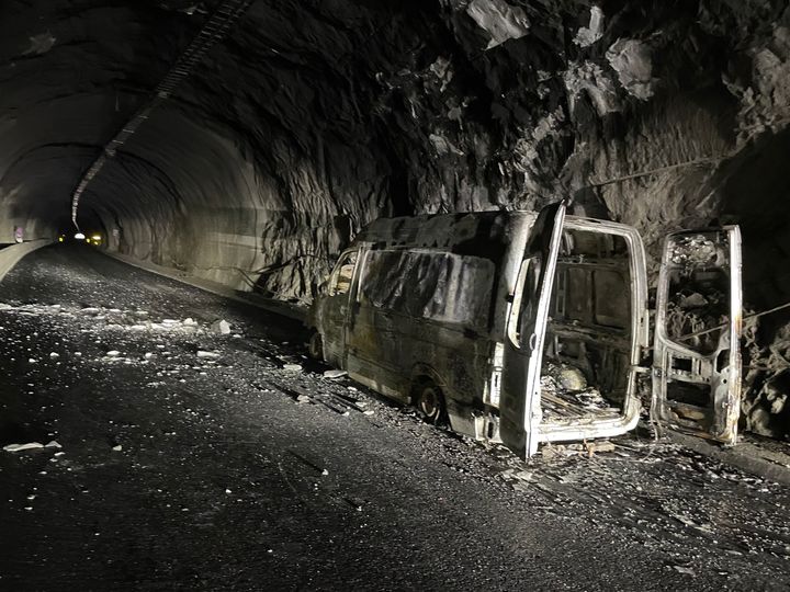 Slik såg det ut etter bilbrannen i E39 Jernfjelltunnelen onsdag. Foto: Per Arne Blindheim, Statens vegvesen