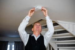 - Sjekk om røykvarsleren fungerer både hjemme og på reise, riser Rolf Søtorp, Norsk brannvernforening.