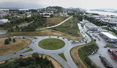 Den forberedende entreprisen omfatter i hovedsak forskjæringa i Breivika, men også omlegging av lokalvegen. Foto: Statens vegvesen.