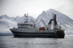 ARKIVFOTO: FF Helmer Hanssen på Svalbard i 2016. Foto: Karine Nigar Aarskog.