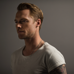 Superstjernen Ronan Keating kommer til Halden og premieren av "Allsang på Grensen".