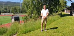 Toppidrettssjef Tore Øvrebø på tomta hvor det nye toppidrettssenteret er planlagt. Foto: Halvor Lea