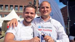 Regjerende Norgesmester i kjøttfag, Mathias Nilsen, tok en hårfin seier over Mat- og landbruksminister Jon Georg Dale i kjøttskjæreduellen under åpningen av Matstreif. Foto: NHO Mat og Drikke