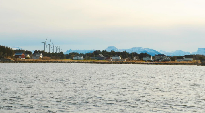 Bilde av dagens vindkraftverk på Harøya (foto: Sandøy Vindkraft AS).