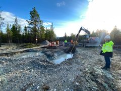 Alta kommune forsterker vannforsyningen for råvannskilden for Alta vannverk. Forsterkningen innebærer etablering av nye vannledninger under Altaelva. Foto: Kjetil Jørgensen Krane, Rambøll.