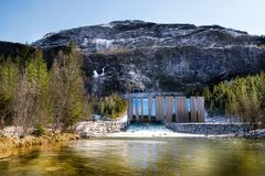 Strømmen kjøper Bitfury blant annet fra kraftverket Øvre Forsland. Kraftverket har fått stor nasjonal og internasjonal oppmerksomhet og har mottatt en internasjonal arkitekturpris i New York i klassen bærekraft.